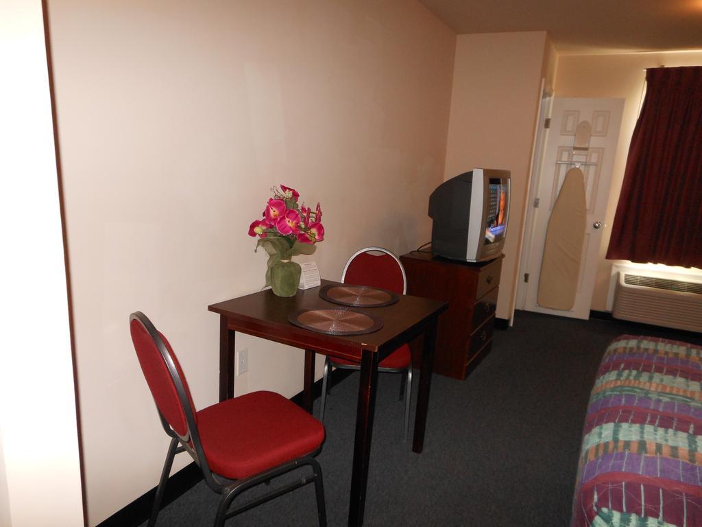 Intown Suites Extended Stay Select Hampton Va Quarto foto