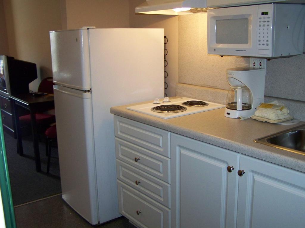 Intown Suites Extended Stay Select Hampton Va Exterior foto